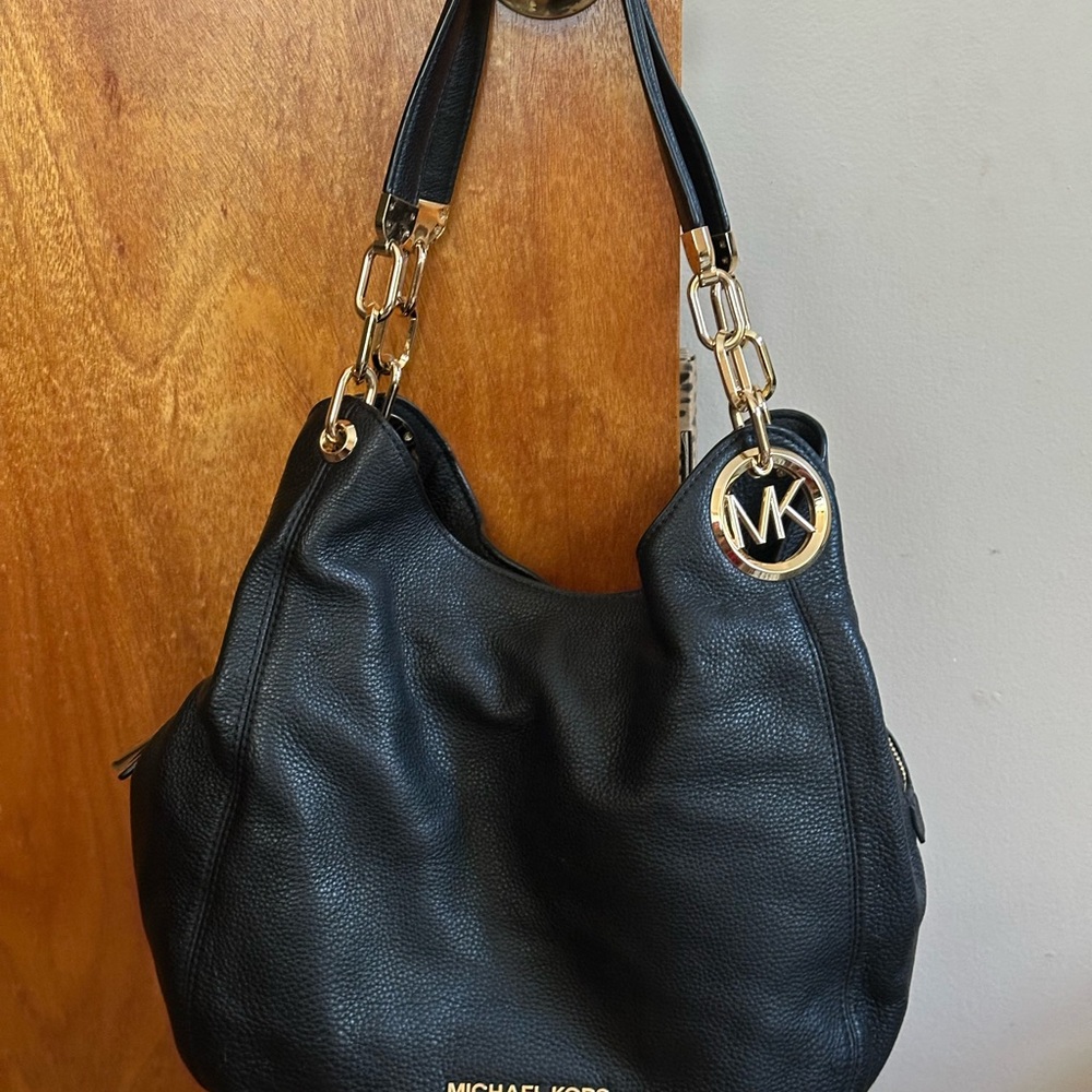Michael Kors Lillie Large Pebbled Leather Shoulder Bag in Black.